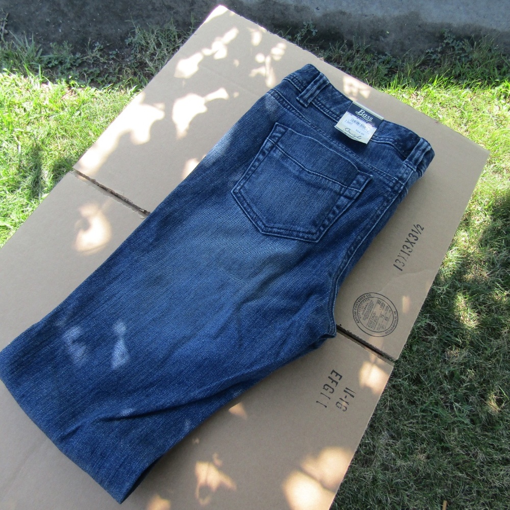 G.H. Bass & Co. Size 2 Short Jeans - Picture 5 of 5